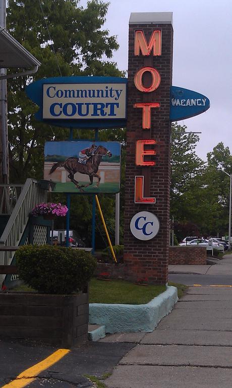 Community Court Motel Saratoga Springs Exterior photo